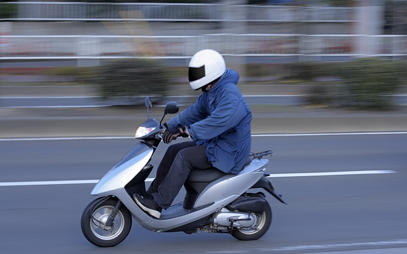 小型摩托车,迅速,头盔,摩托车,摩托车比赛,安全帽,青少年,飙摩托车者,水平画幅,交通方式