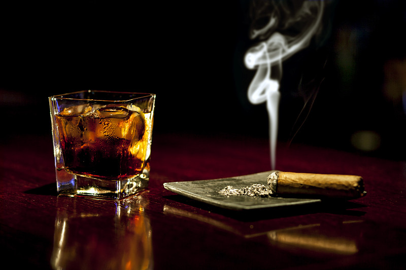威士忌,雪茄,黑色电影风格,古巴,朗姆酒,哈瓦那,苏格兰威士忌,水平画幅,夜晚,无人