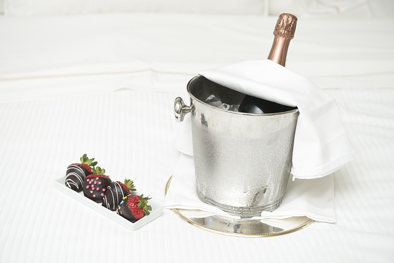 草莓,香槟,巧克力涂层,冰桶,客房服务,巧克力,葡萄酒,美,留白,水平画幅