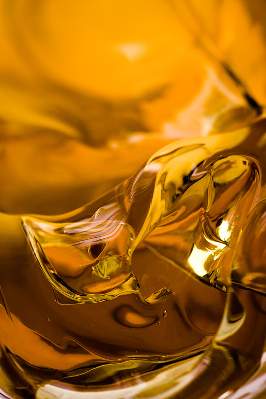 液体,黄金,垂直画幅,水,折叠的,形状,无人,光亮,果汁,饮料