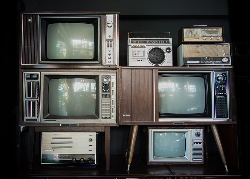 电视机,电缆,零售展示,褐色,古董,水平画幅,墙,装管,噪声,古老的