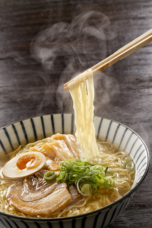 面条,东京,日本拉面,酱油,垂直画幅,无人,膳食,2015年,日本食品,美味食品
