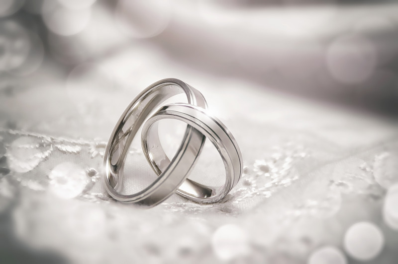 结婚戒指,附着的,女人,水平画幅,银色,伴侣,订婚戒指,异性恋,银,丈夫