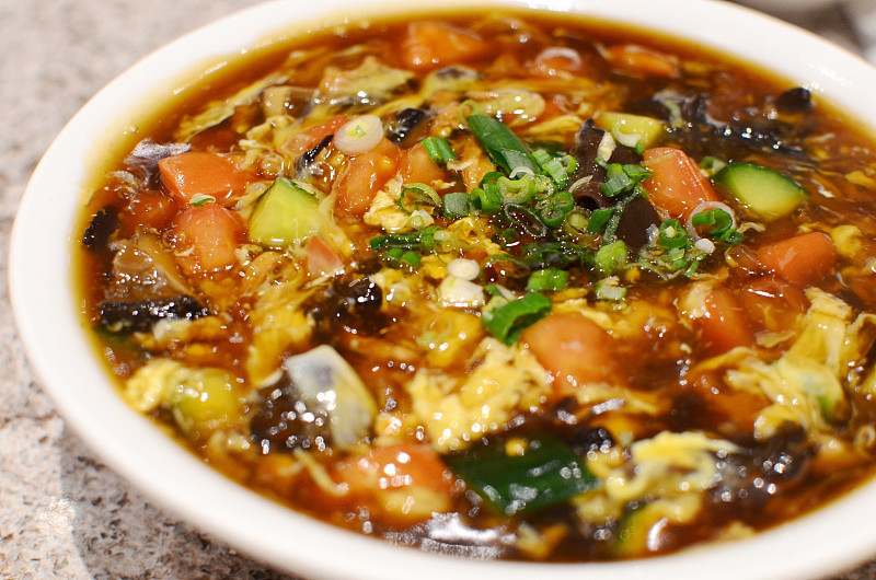 酸辣汤,鸡汤,笋,四川省,葱,水平画幅,酸味,肉汤,蘑菇,香料