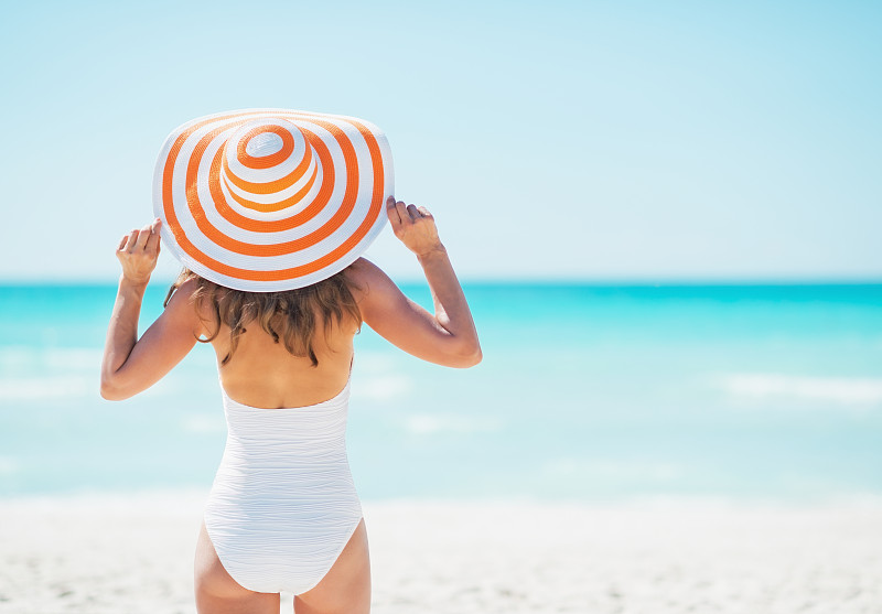 帽子,海滩,背面视角,青年女人,泳装,日光浴,海滩度假,晒黑,日光,太阳