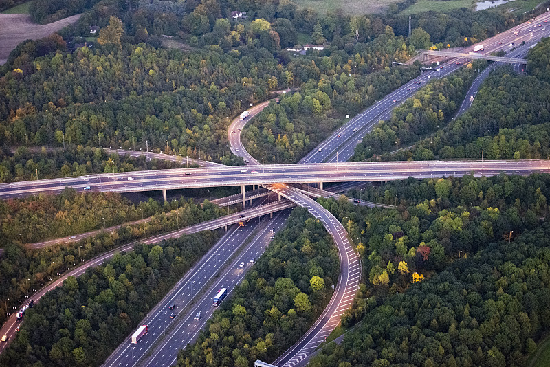 m25高速公路,立交桥,多车道公路,英国,萨里市,路,航拍视角,公路,高架道路,水平画幅