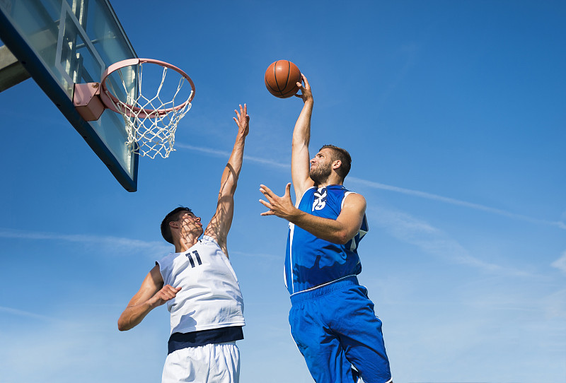 篮球,动作,篮球运动员,跳投,编制竹篮,篮球框,球,天空,留白,半空中