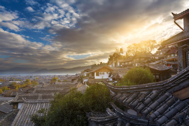 丽江,古城,美,水平画幅,美人,古老的,旅行者,户外,都市风景,屋顶