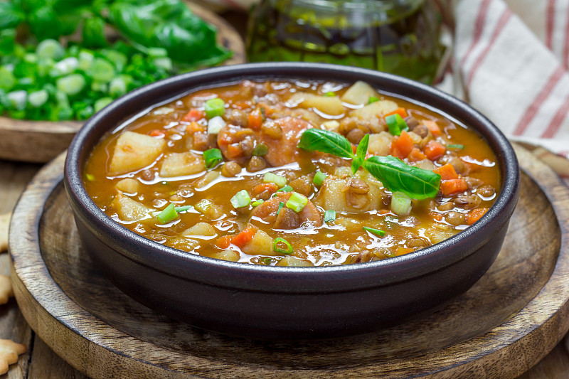 香肠,汤,扁豆,自制的,餐具,希腊食物,褐色,新的,达尔,胡萝卜