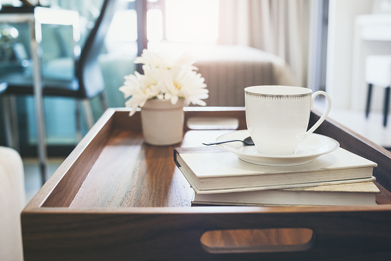 餐盘,咖啡杯,书,仅一朵花,装饰物,白色,周末活动,早晨,公寓,杯