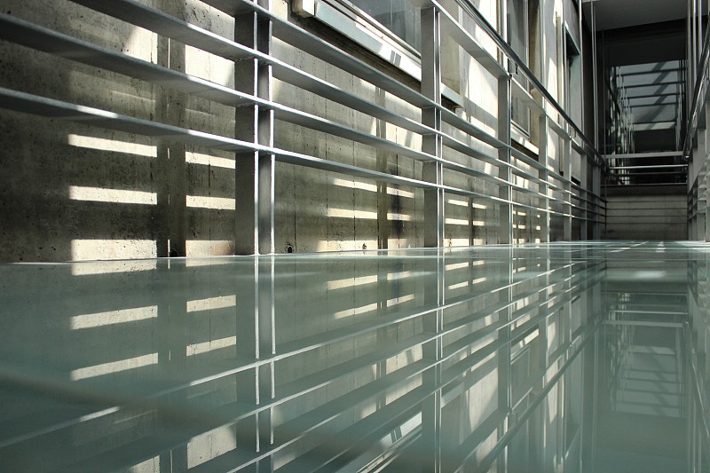 玻璃,走廊,室内地面,阴影对焦,台阶,新的,边框,水平画幅,无人,平视角