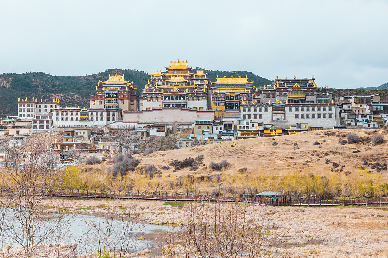 修道院,湖,地形,布达拉宫,寺院,亭台楼阁,云南省,水平画幅,山,雪