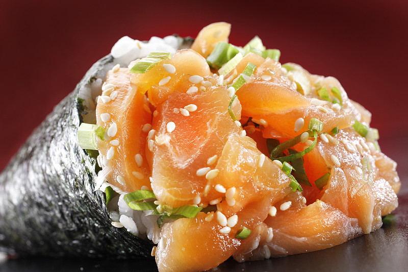 手工卷,寿司,三文鱼,紫菜,水平画幅,仅日本人,日本,生食,海产,日本人