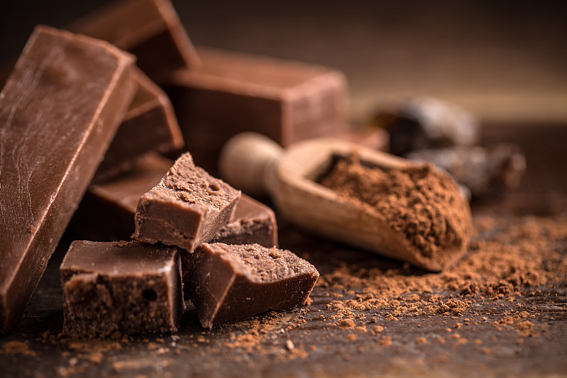 巧克力,自制的,褐色,奶油巧克力软糖,水平画幅,木制,无人,研磨食品,牛奶巧克力,小吃