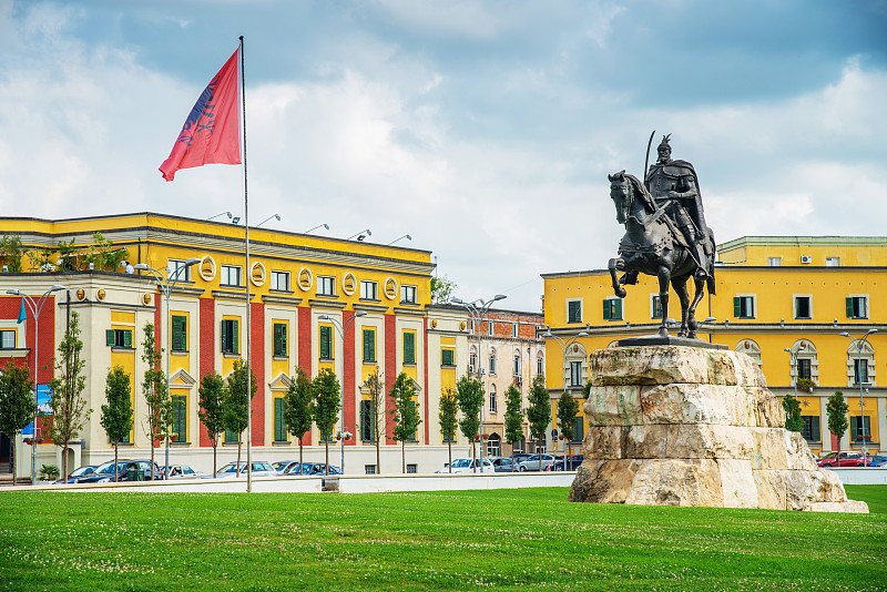 斯坎德培广场,地拉那,阿尔巴尼亚,斯坎德培雕像,纪念碑,公园,水平画幅,无人,符号,夏天