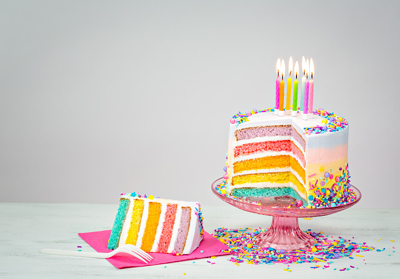 生日蛋糕,多色的,蛋糕蜜饯,蛋糕切片,彩虹,蛋糕,切片食物,生日,蜡烛,五彩纸屑