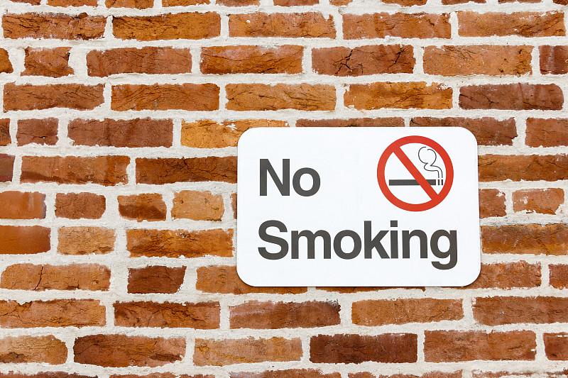 禁止吸烟记号,砖墙,红色,禁止吸烟,吸烟问题,警告标志,水平画幅,橙色,职权,符号