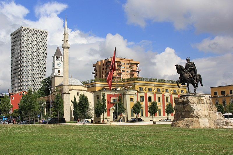 地拉那,阿尔巴尼亚,希格尔广场,骑士,职业赛马骑师,中间部分,侍从,小雕像,广场,纪念碑