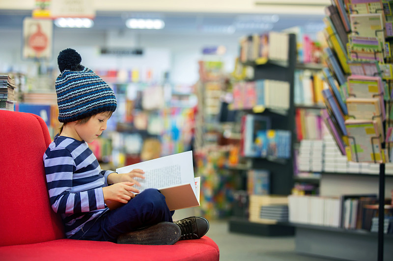 书店,男孩,儿童,小的,可爱的,学龄前,水平画幅,智慧,架子,商店