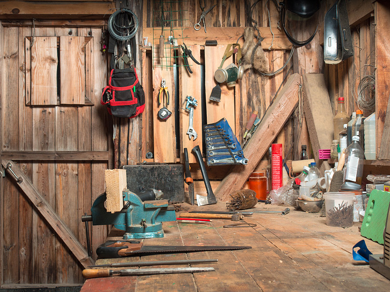 桌子,木制,厚木板,虎钳夹口,园艺器具,车库,车间,工具,小刀,地板