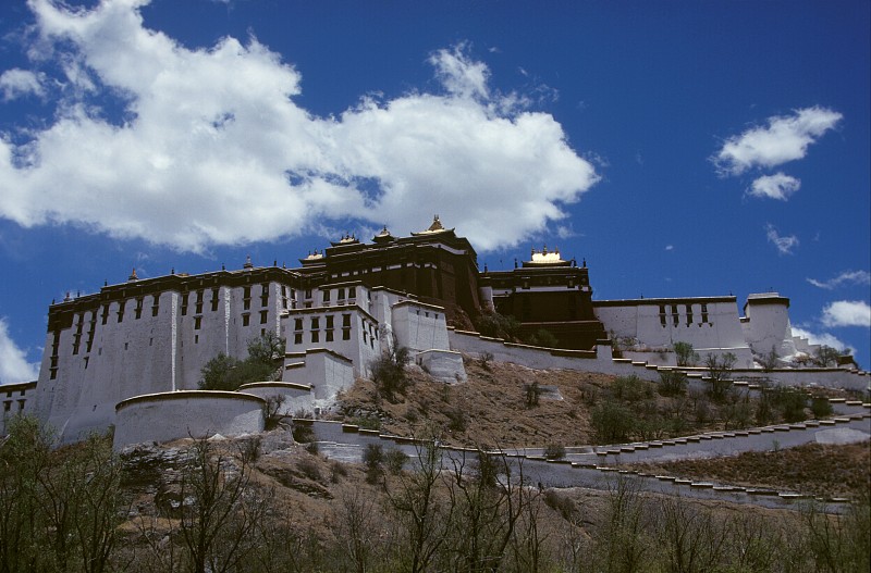 Potala,Palace,(布达拉宫),located,in,Lhasa,,Tibet