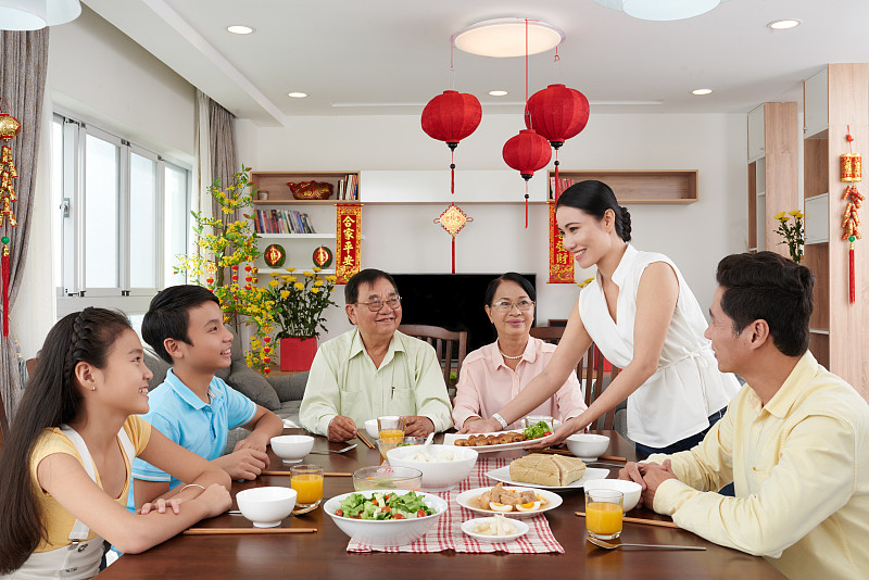 主菜,越南新年,全家福,晚餐,中国元宵节,春节,中国灯笼,越南人,餐具,多代家庭