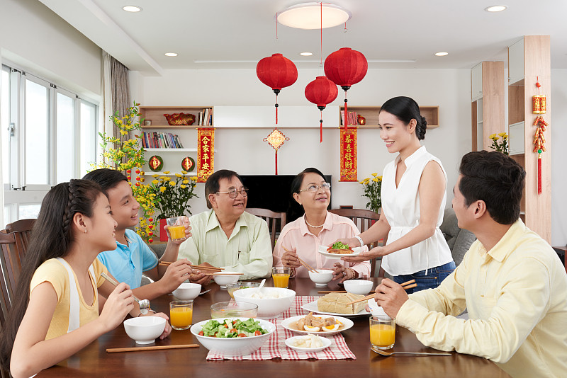越南人,新年前夕,越南新年,全家福,春节,晚餐,水平画幅,家庭生活,儿童,食品