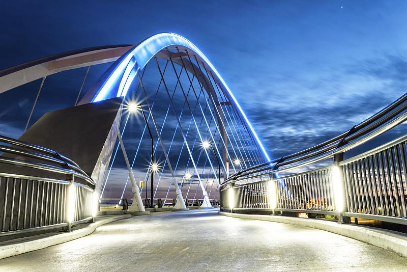 明尼亚波理斯,桥,吊桥,极简构图,发光二级管,空中走廊,明尼苏达,led灯,行人,水平画幅