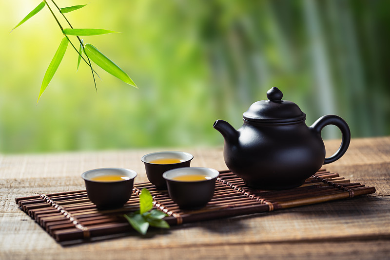 茶道,竹子叶,易拉罐,茶叶,茶壶,陶瓷工艺品,席子,茶,厚木板,茶杯