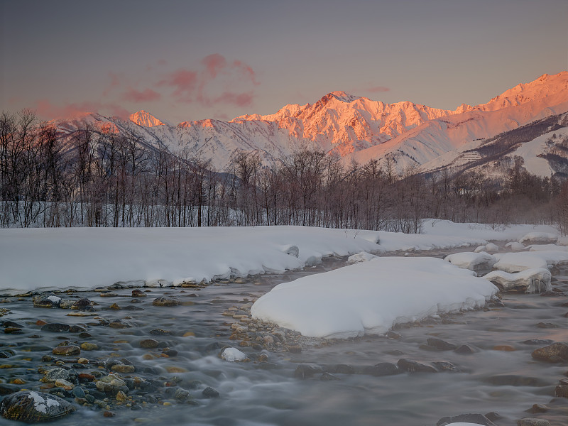 白馬村の五竜岳の雪景色