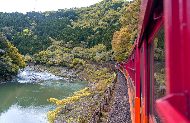 岚山,日本,山,河流,地形,火车,嵯峨野观光铁道,浪漫,摄像机拍摄角度,自然美