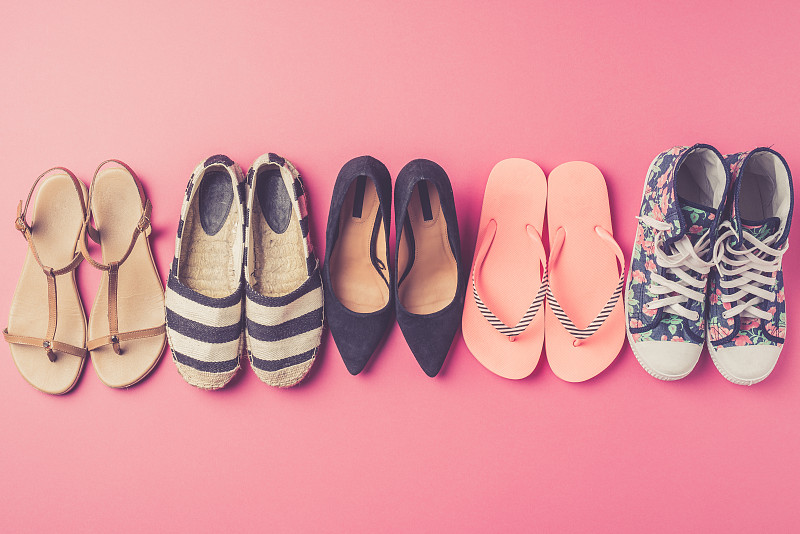 鞋子,妇女问题,粉色背景,凉鞋,帆布鞋,大量物体,一对,凉拖鞋,女人,高跟鞋