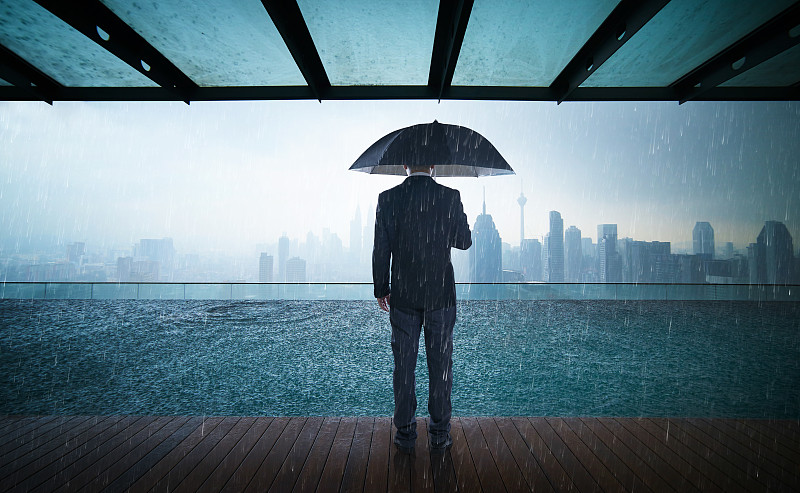 雨,风险,都市风景,危机,拿着,概念,伞架,城市天际线,白昼,男商人