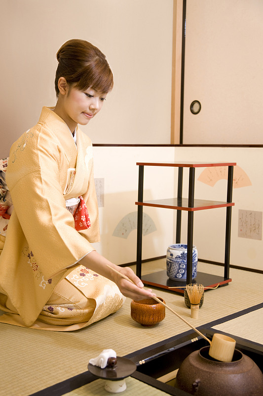 长柄勺,女人,饮用水,一把,日式茶杯,茶道,垂直画幅,仅一个女人,日本,人