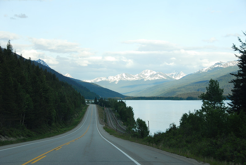 泛加拿大高速公路,罗布森山省立公园,加拿大,加拿大落基山脉,黄昏,大不列颠哥伦比亚,春天,驼鹿湖,罗伯逊山,数字16