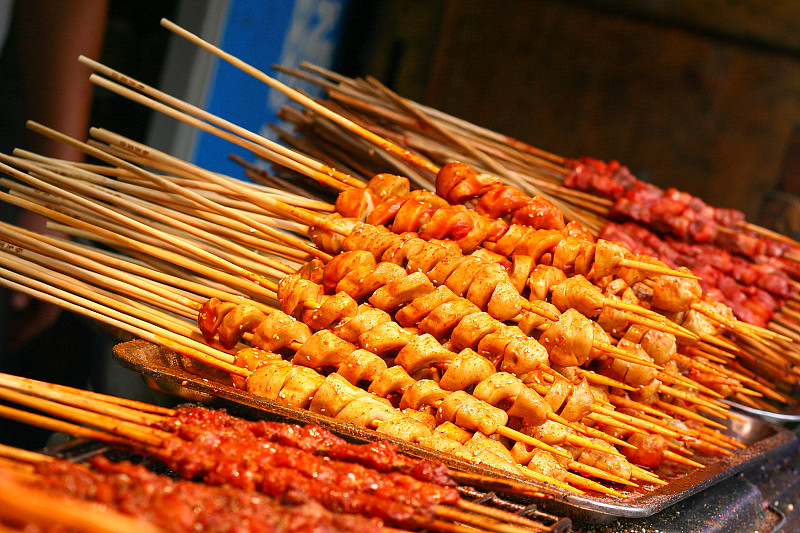 德式香肠,羊肉串,德国食物,串肉签,格子烤肉,水平画幅,膳食,夏天,户外,烟