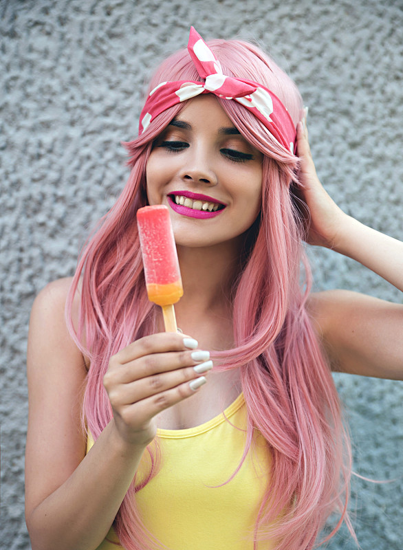 粉色头发,冰淇淋,女孩,垂直画幅,美,半身像,彩妆,墙,美人,白人