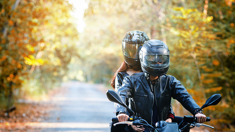 摩托车,摩托车比赛,伴侣,运动头盔,电动机,安全帽,飙摩托车者,发动机,路,极限运动