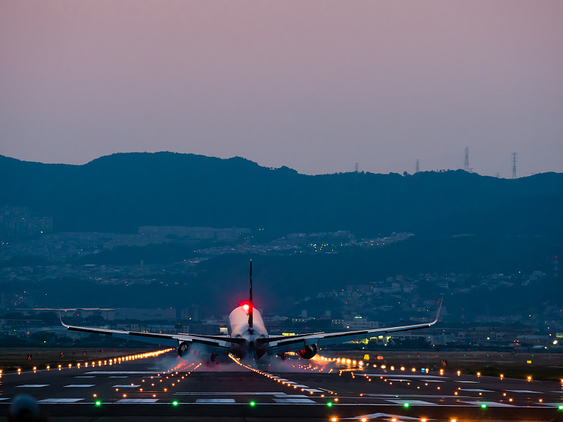 触地得分,大阪国际机场,飞机跑道,刹车,轻轻浮起,飞机,商用机,商务旅行,机场,天空