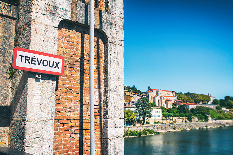 砖墙,夏天,桥,法国,交通标志,城市,红色,白昼,晴朗,建筑结构