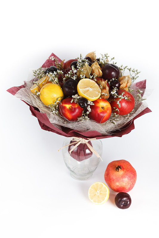 花束,食品,水果,白色背景,分离着色,垂直画幅,素食,樱桃,宫灯百合,夏天