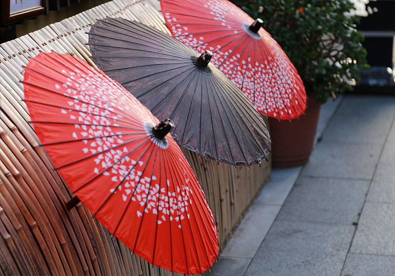 东京,日本,人行道,华丽的,侧面视角,水平画幅,无人,户外,油纸伞,多色的