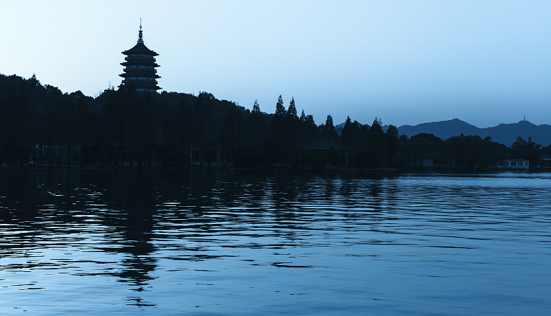 宝塔,传统,黑色,雷峰宝塔,西湖,杭州,浙江省,荷花,水,天空