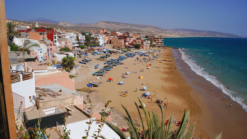 海滩,水平画幅,旅行者,户外,自然的窗子,海浪,摩洛哥,著名景点,休闲椅,阿加迪尔（摩洛哥西南港口城市）