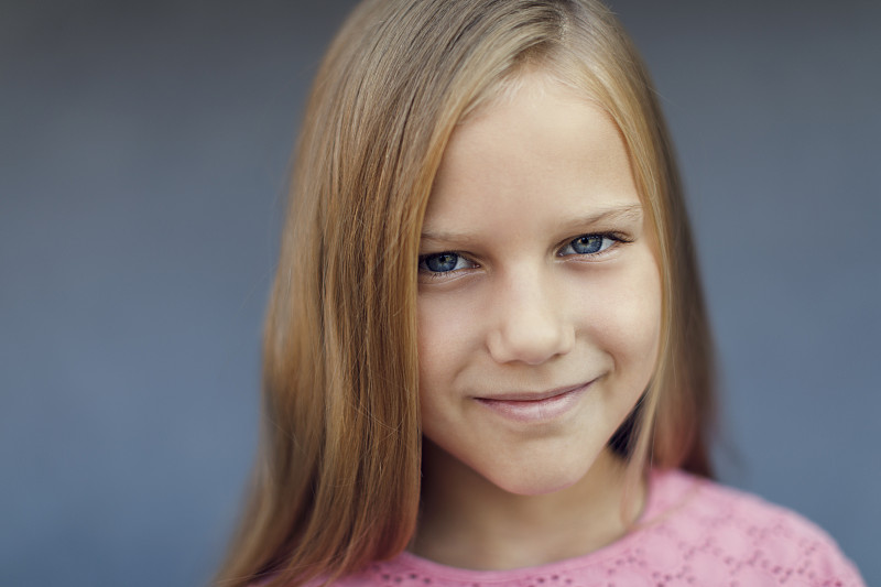 注视镜头,可爱的,女孩,美,留白,水平画幅,户外,未成年学生,白人,特写