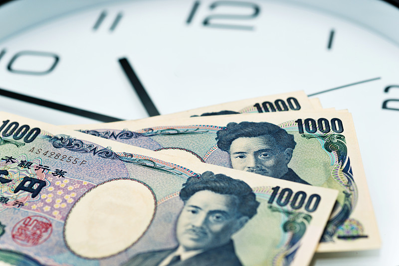 钟面,在上面,1000日元,1000号,一寸光阴一寸金,豪华手表,日元符号,工资,最终期限,债务