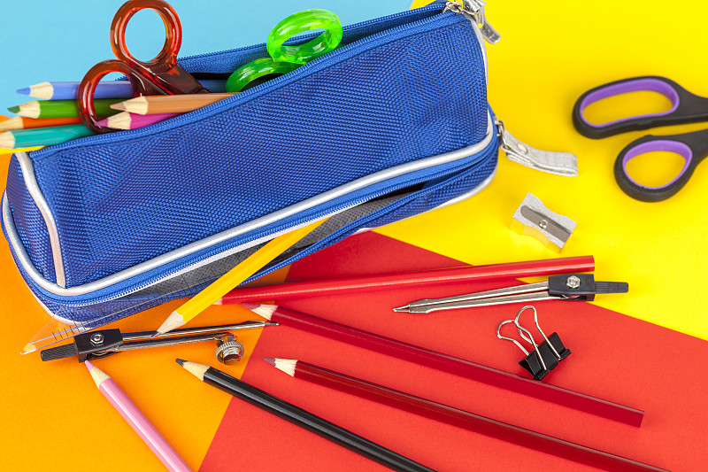 铅笔盒,铅笔,背景,多色的,贺卡,个人随身用品,卷笔刀,办公用品,回形针,艺术
