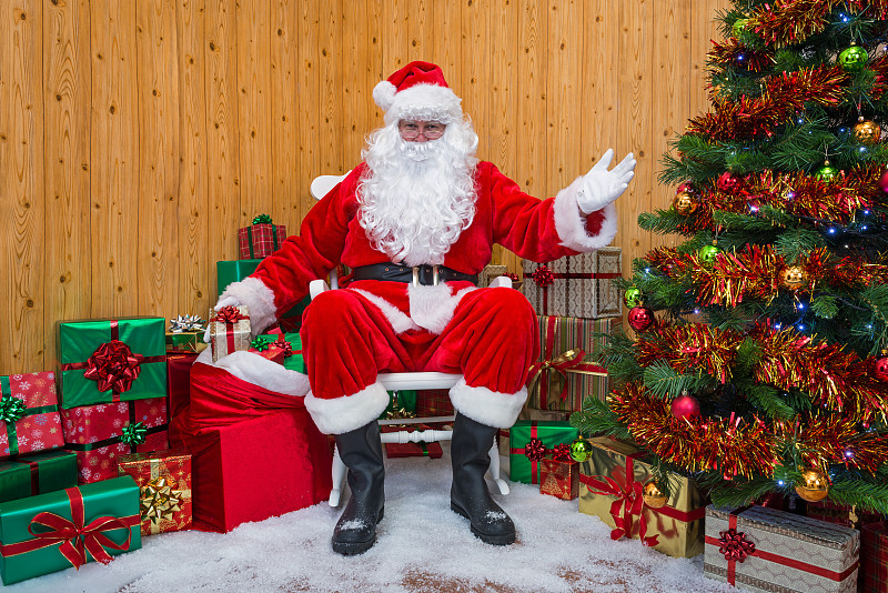 圣诞老人,礼物,洞室,留白,络腮胡子,水平画幅,小木屋,雪,椅子