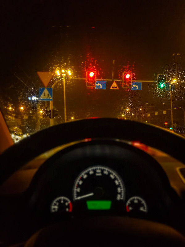 挡风玻璃,雨,城市,汽车,垂直画幅,天空,夜晚,市区路,湿,交通