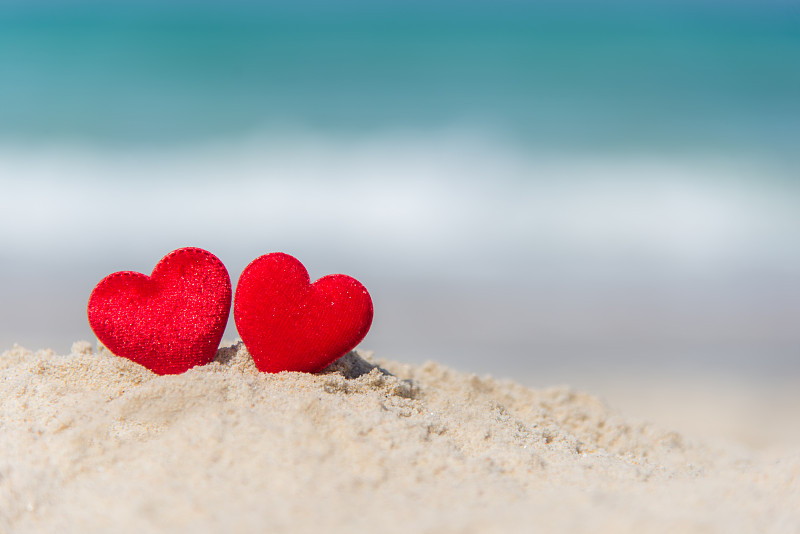 情人节,夏天,海滩,红色,白昼,两个物体,动物心脏,天空,水平画幅,沙子